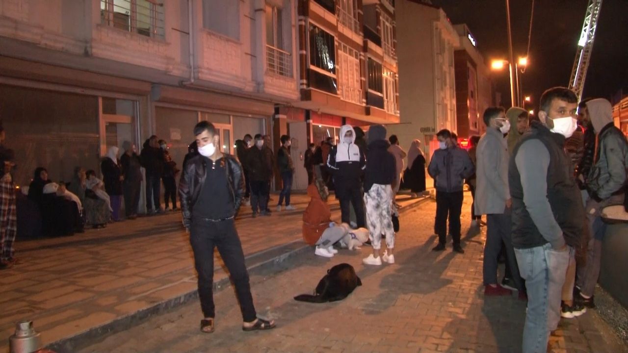 Esenyurt'ta 30 katlı binada yangın 8