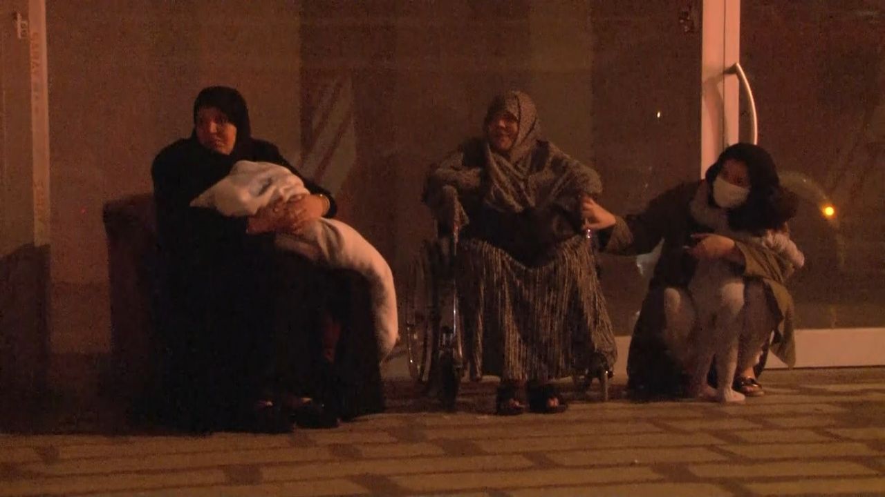 Esenyurt'ta 30 katlı binada yangın 9