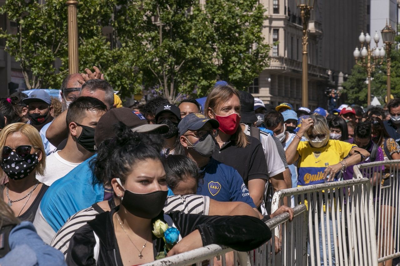 Maradona'nın sevenleri ile polis arasında çatışma 4