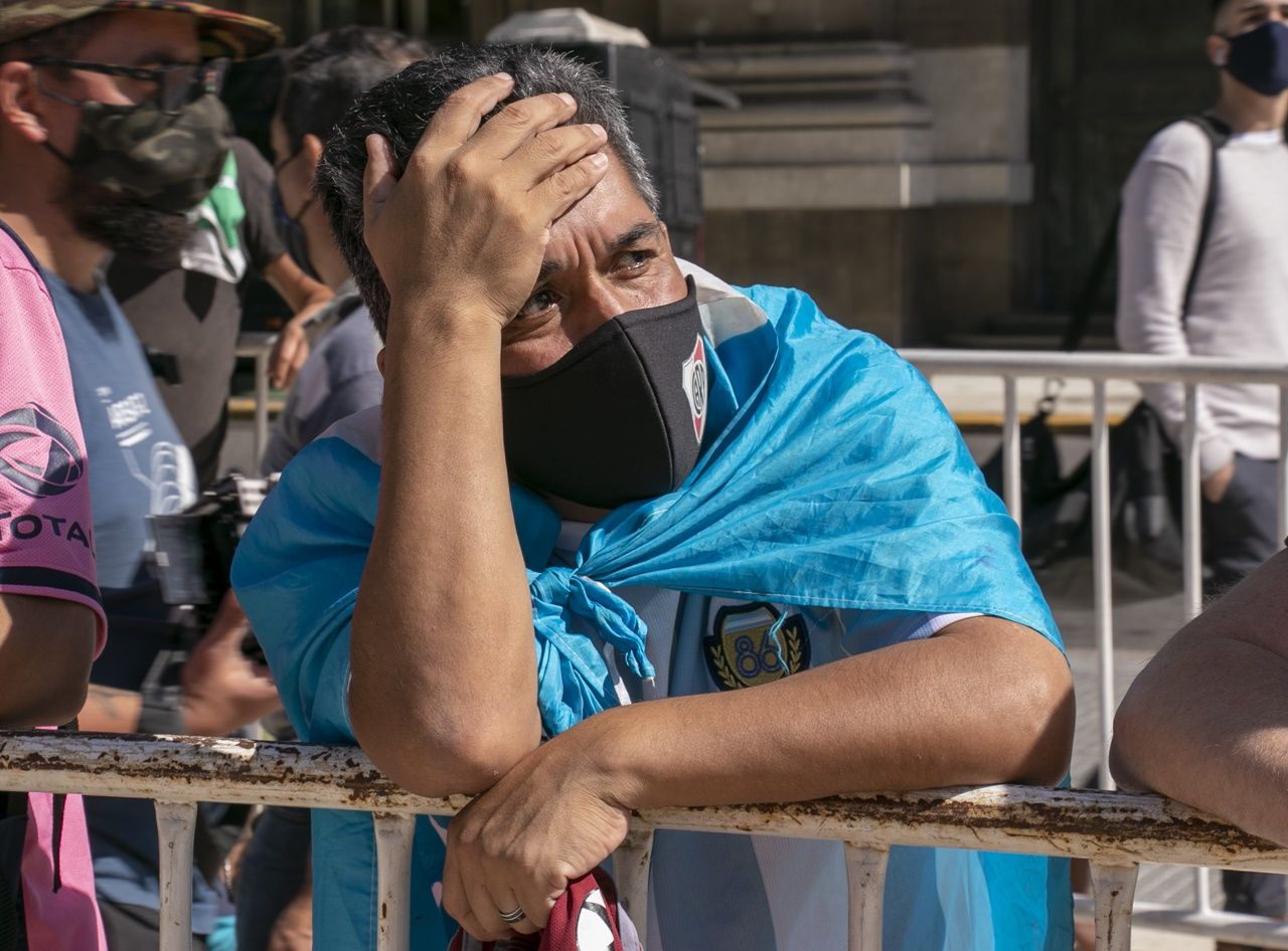 Maradona'nın sevenleri ile polis arasında çatışma 8