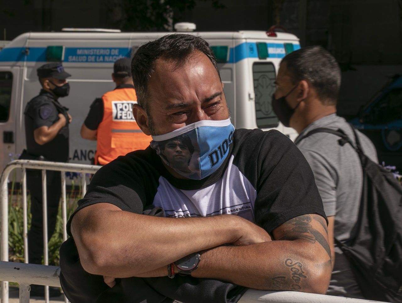 Maradona'nın sevenleri ile polis arasında çatışma 11