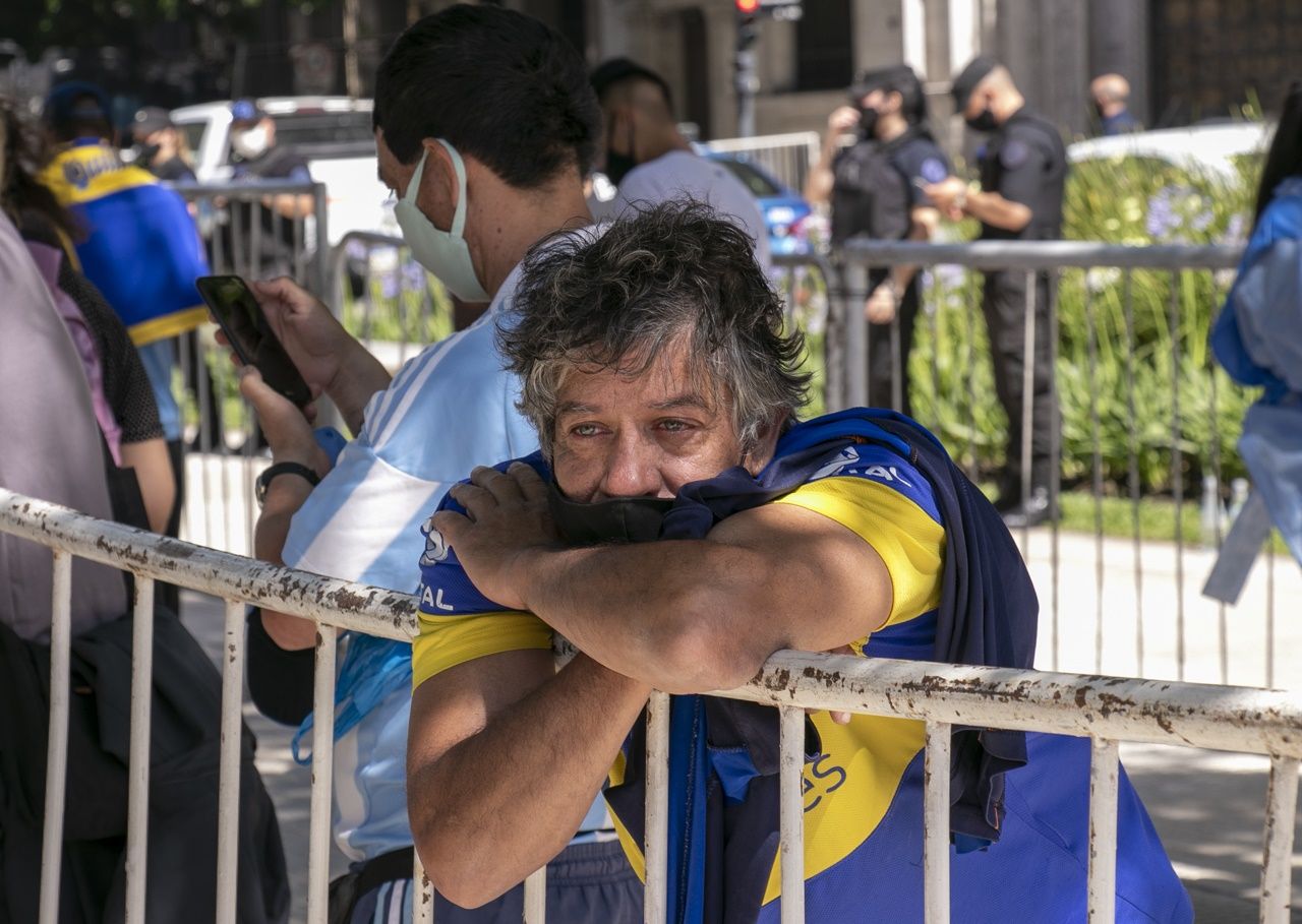 Maradona'nın sevenleri ile polis arasında çatışma 12