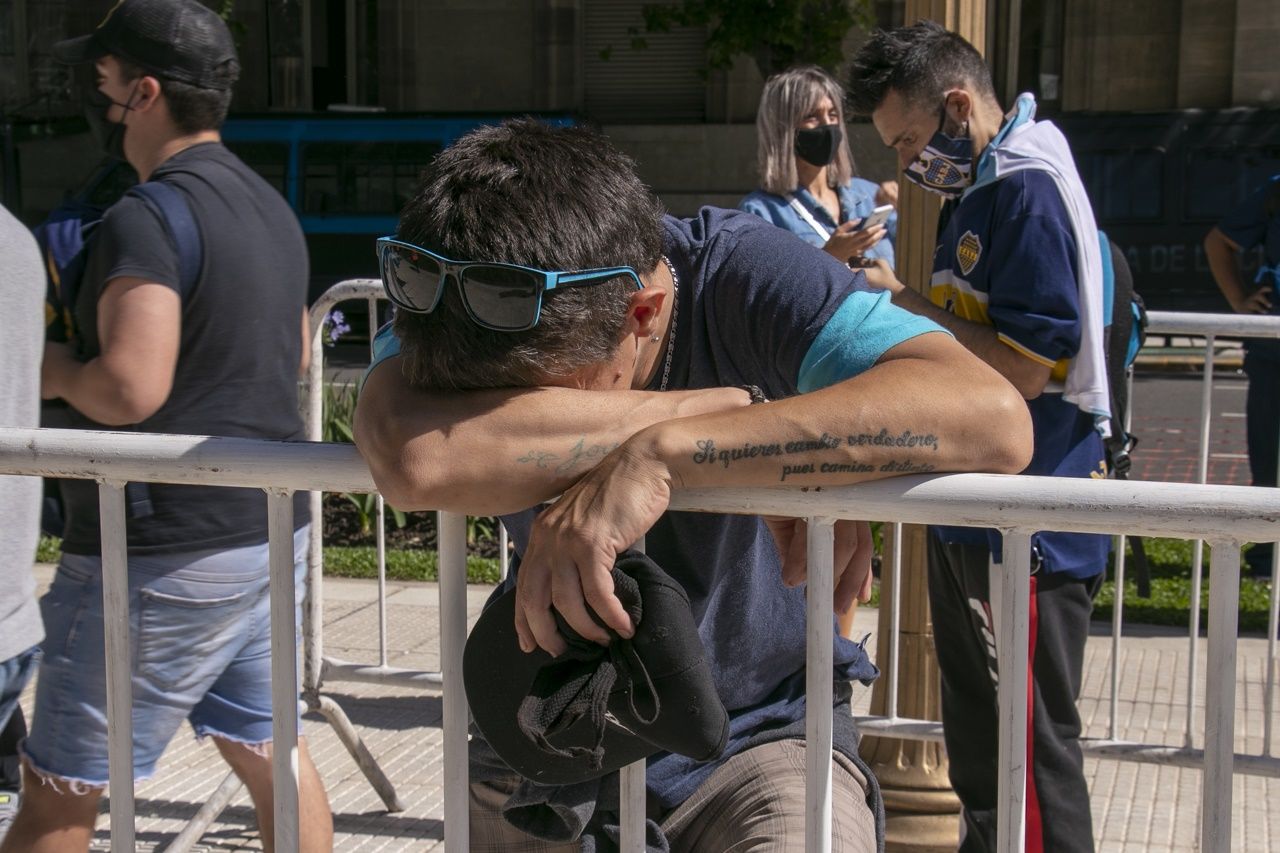 Maradona'nın sevenleri ile polis arasında çatışma 15