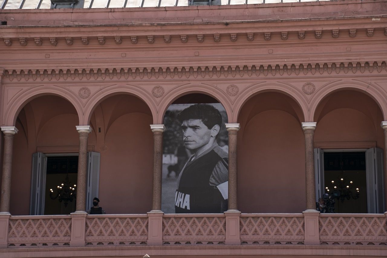 Maradona'nın sevenleri ile polis arasında çatışma 17