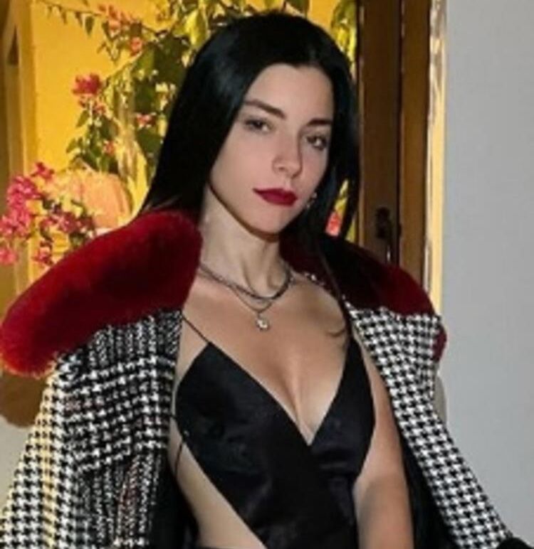 Merve Boluğur'dan cesur pozlar! 6