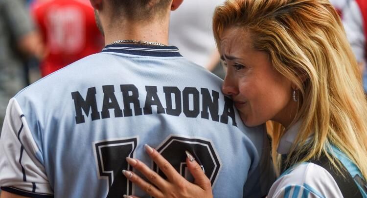 Maradona'nın cenazesinde skandal görüntü! Sayısız ölüm tehdidi aldılar... 12