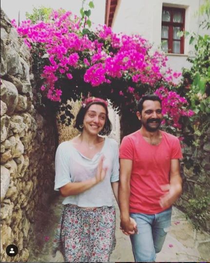 Gülben kocasıyla pozunu paylaştı 11