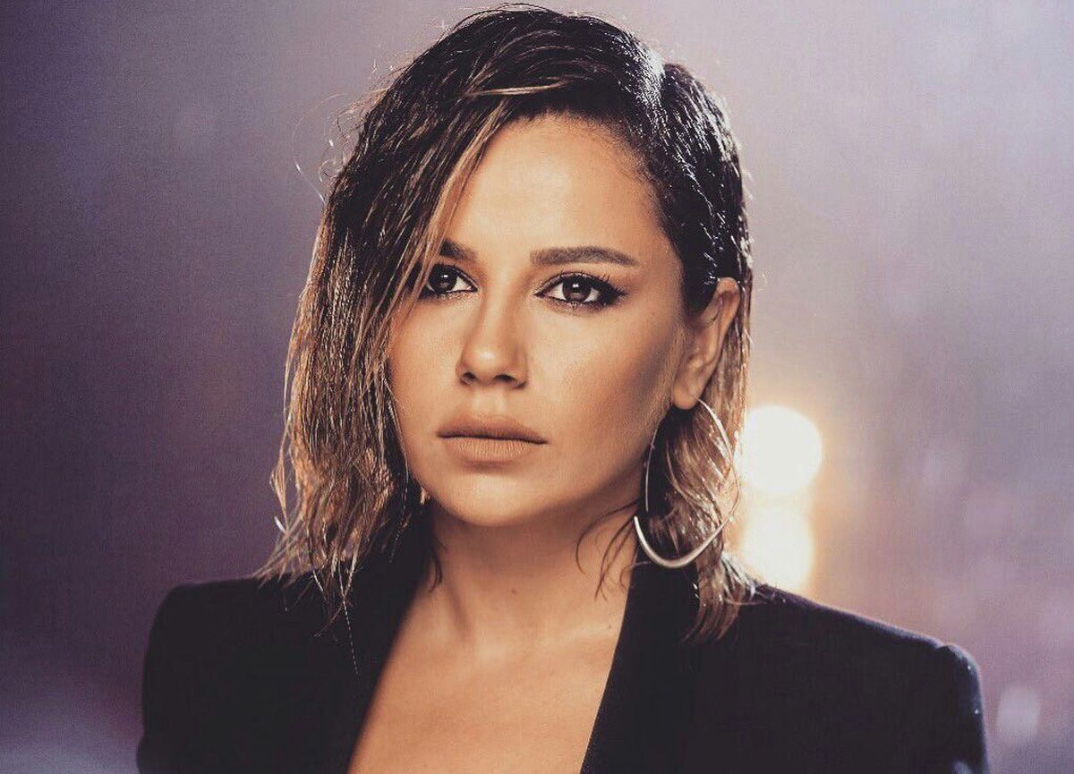 Şarkıcı Merve Özbey'in babası hayatını kaybetti! 1