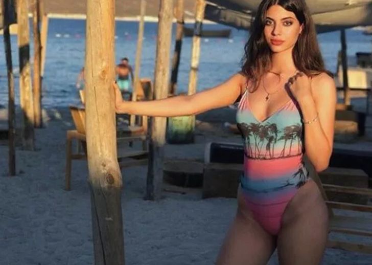 Defne Samyeli'nin 17 yaşına basan kızı Derin Talu'dan mini etekli paylaşım! 10