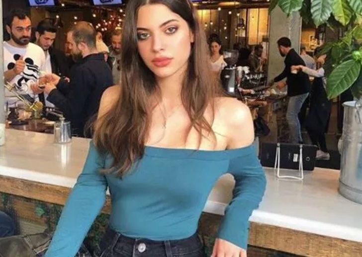 Defne Samyeli'nin 17 yaşına basan kızı Derin Talu'dan mini etekli paylaşım! 17
