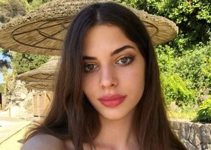 Defne Samyeli'nin 17 yaşına basan kızı Derin Talu'dan mini etekli paylaşım! 8
