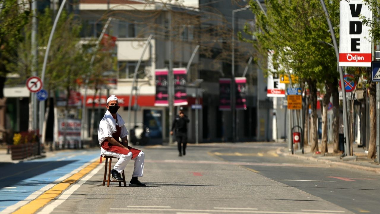 56 saat sürecek sokağa çıkma yasağı başladı 3