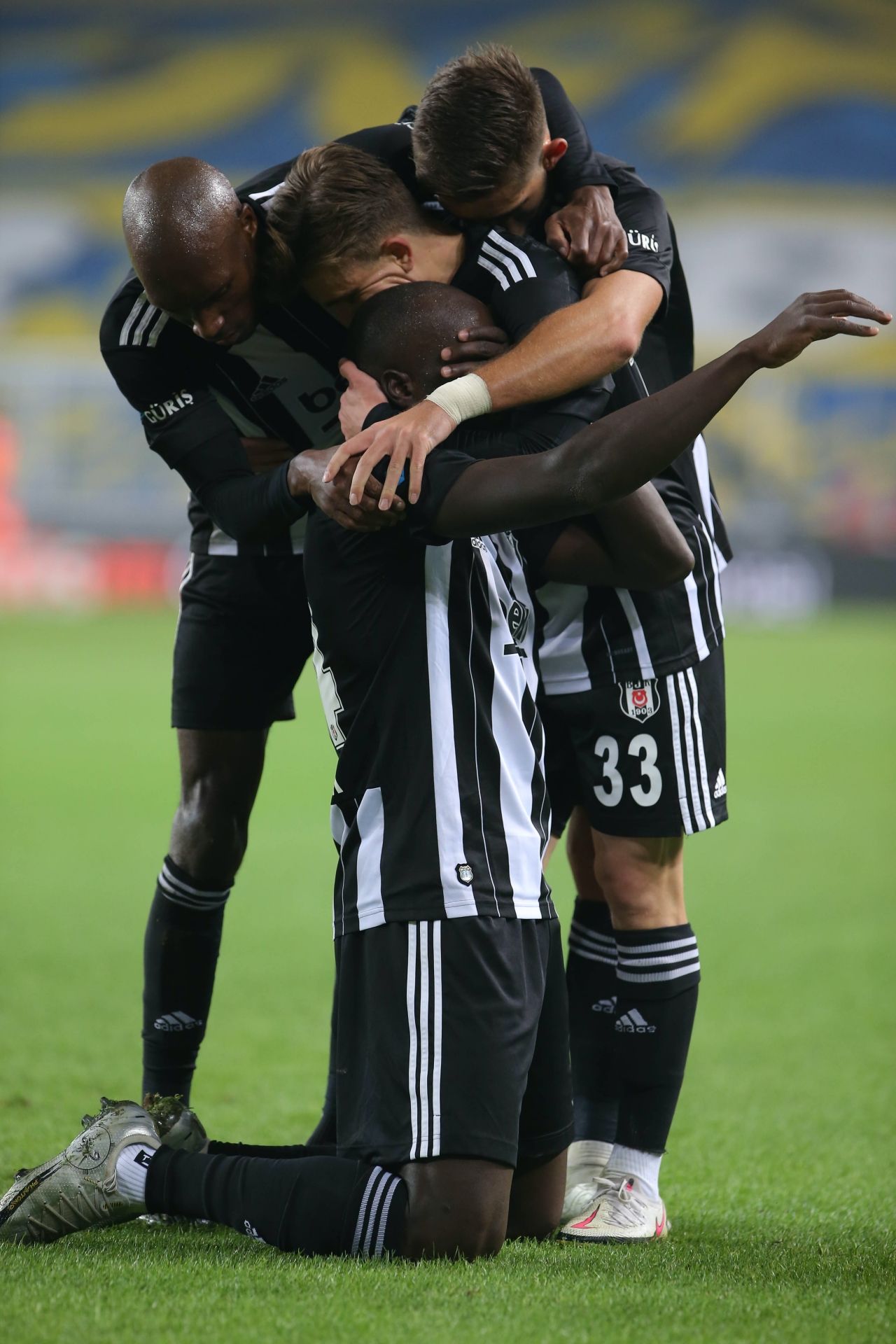 Vincent Aboubakar Zeus’a meydan okudu! 6