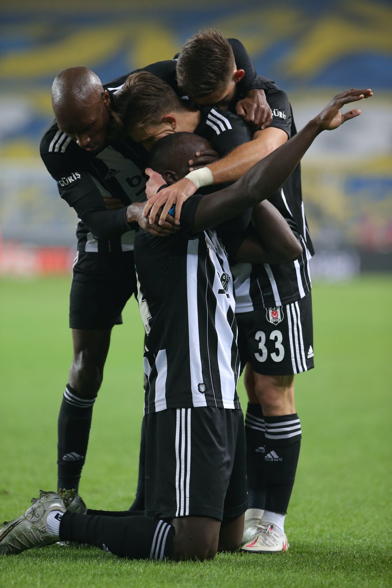 Vincent Aboubakar Zeus’a meydan okudu! 3