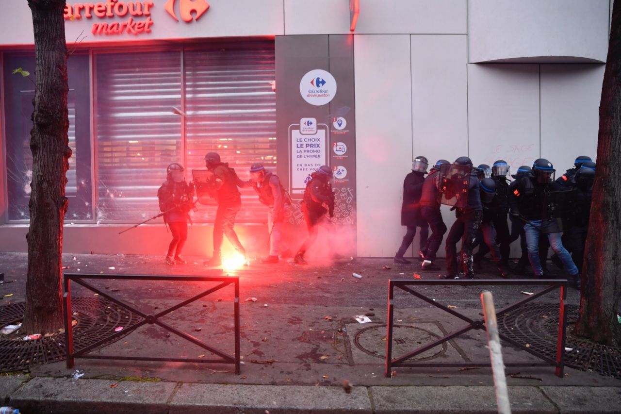 Diktatör Macron'a böyle isyan ettiler! 7
