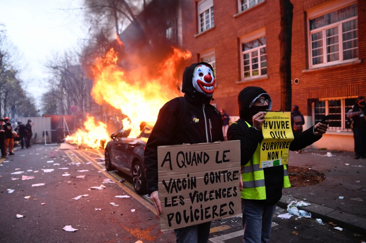 Diktatör Macron'a böyle isyan ettiler! 9