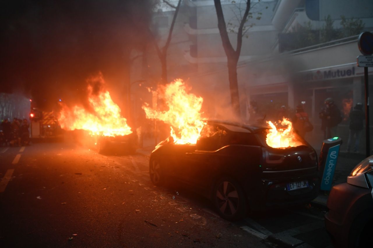 Diktatör Macron'a böyle isyan ettiler! 14