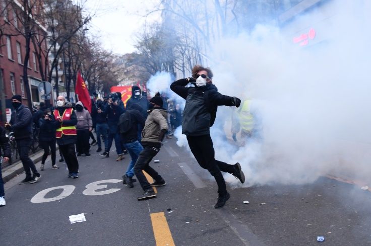 Diktatör Macron'a böyle isyan ettiler! 18