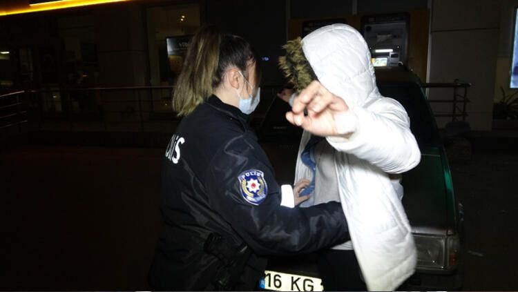 Kısıtlamayı son anlarda ihlal edip uyuşturucuyla yakalanan 6 kişiye gözaltı! 7