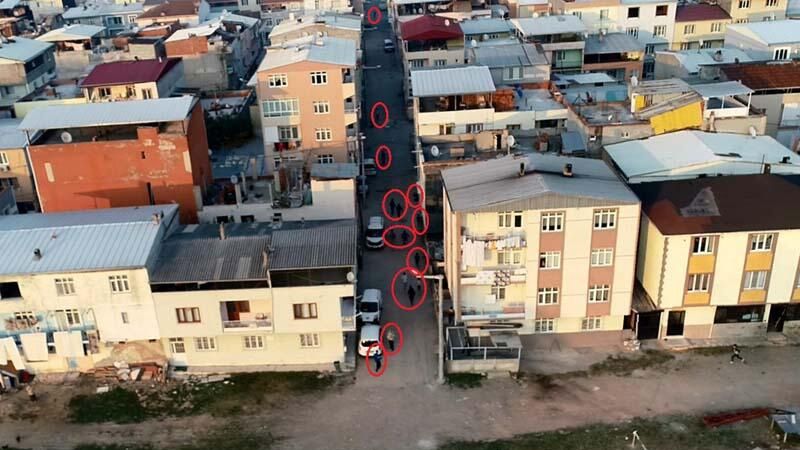 Kısıtlamada futbol maçı yapanlar polisi görünce böyle kaçtı! 3