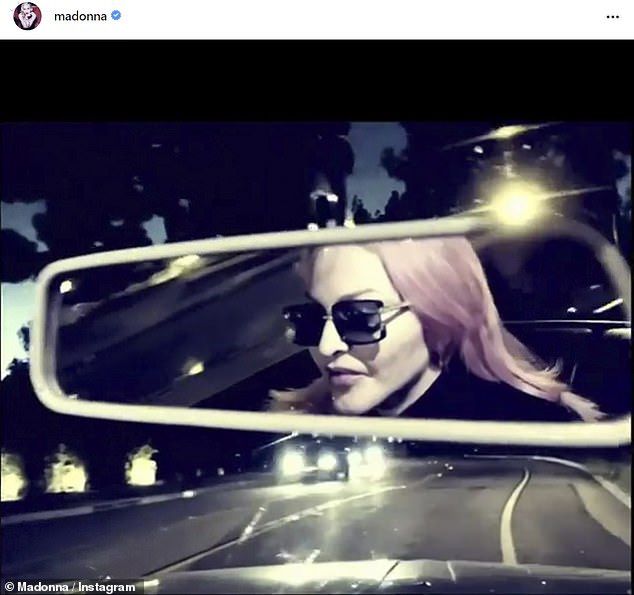 62 yaşındaki 'Pop Kraliçesi' Madonna ilk kez dövme yaptırdı! 6