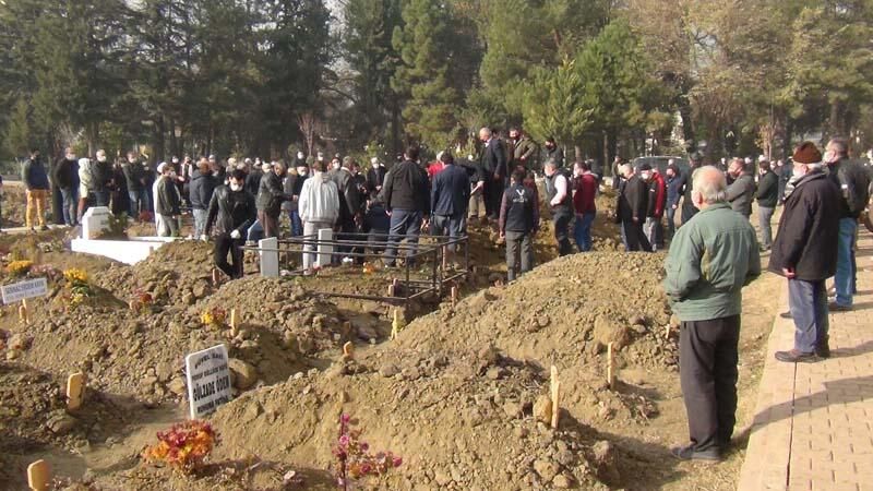 28 gün içinde aynı aileden 4 kişi koronavirüsten öldü! 3