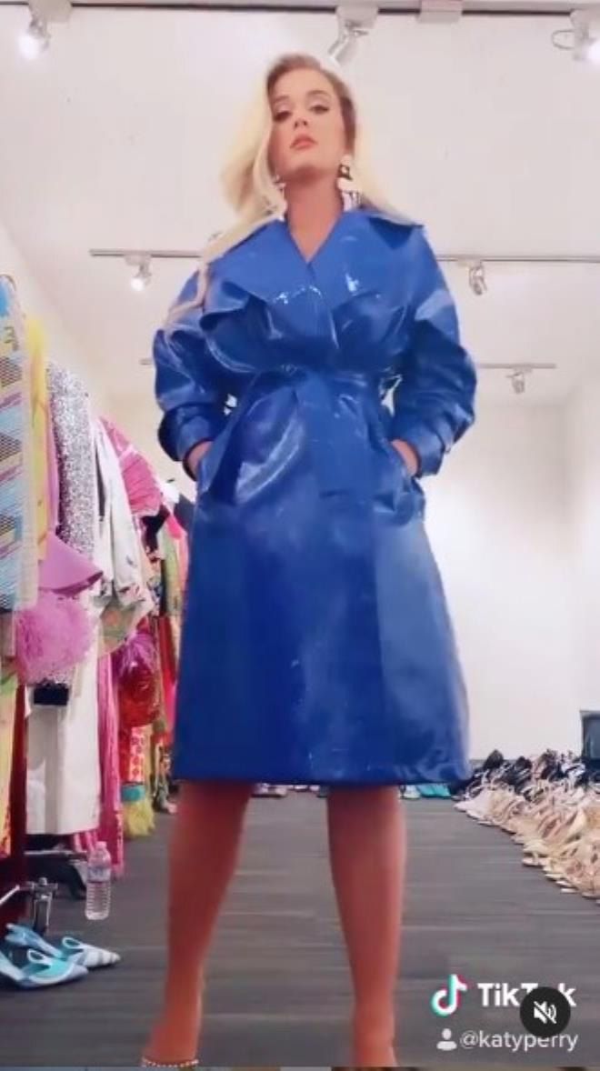 Katy Perry sırrını korsesine borçluymuş... 3