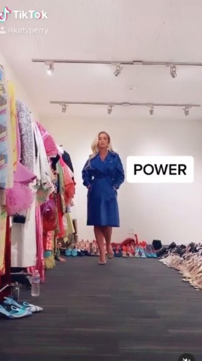 Katy Perry sırrını korsesine borçluymuş... 5