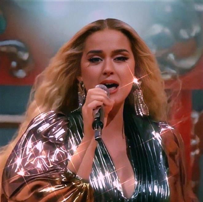 Katy Perry sırrını korsesine borçluymuş... 9