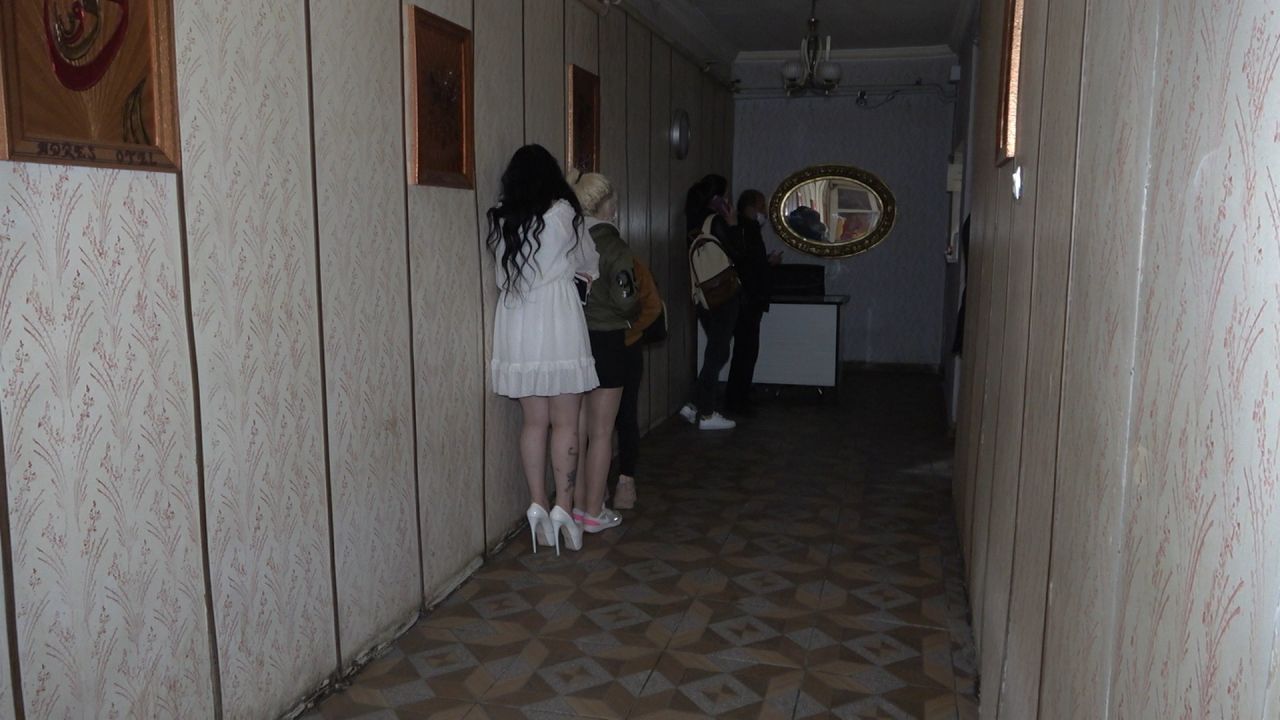 Polis ihbar üzerine otele girdi gözlerine inanamadı! 1
