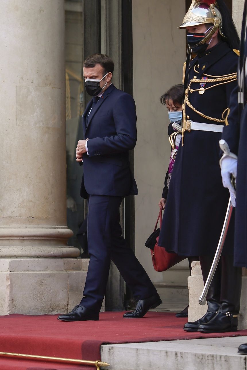Aklını kaçıran Macron, Sisi'ye onur nişanı verdi 12