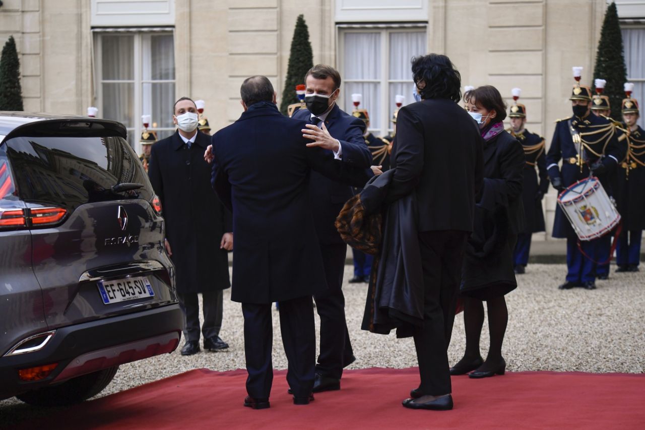 Aklını kaçıran Macron, Sisi'ye onur nişanı verdi 14