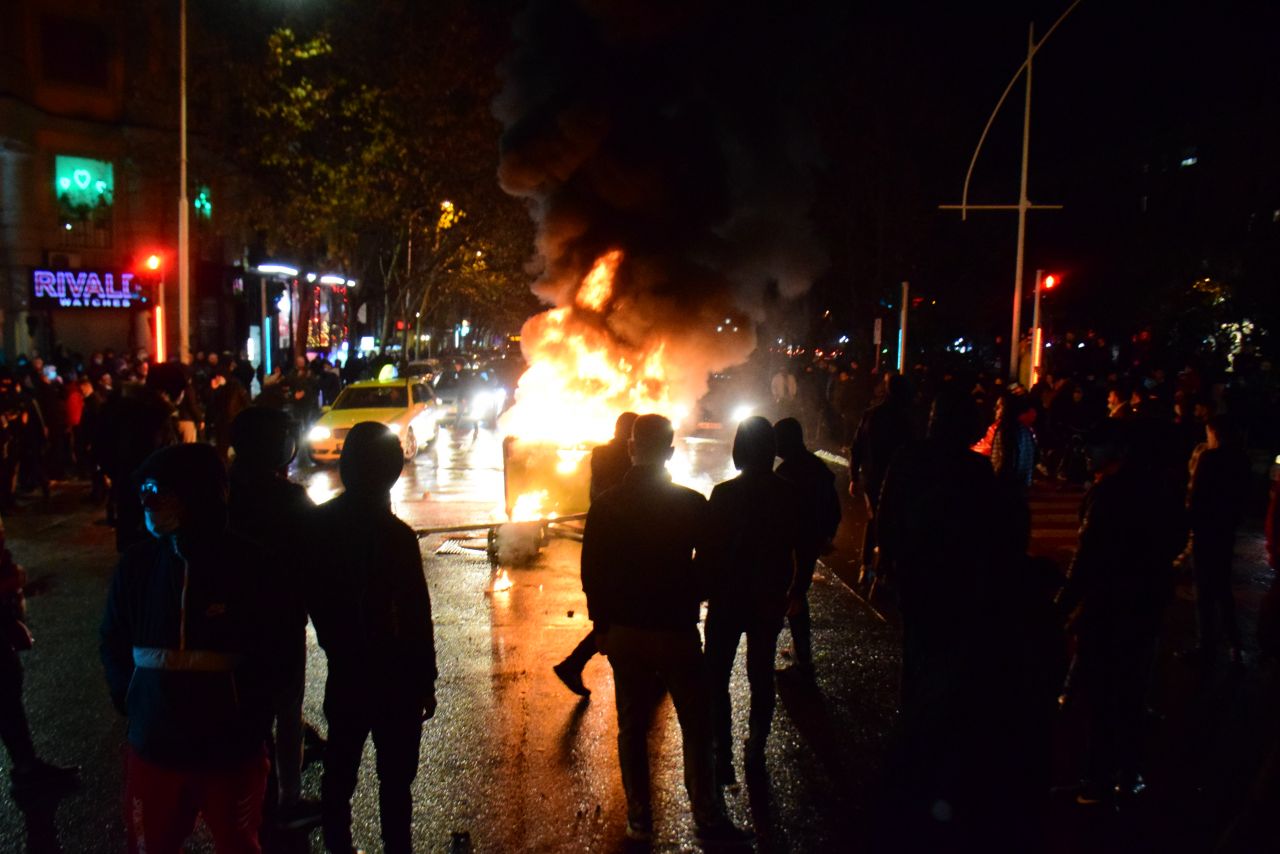 Arnavutluk'ta göstericiler polisle çatıştı 4