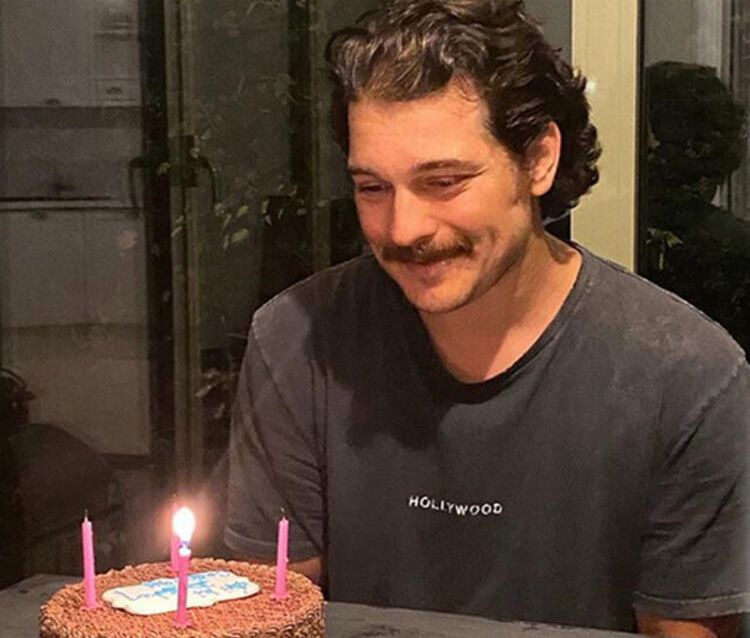 Çağatay Ulusoy'un kaşesi 250 bin TL! 4