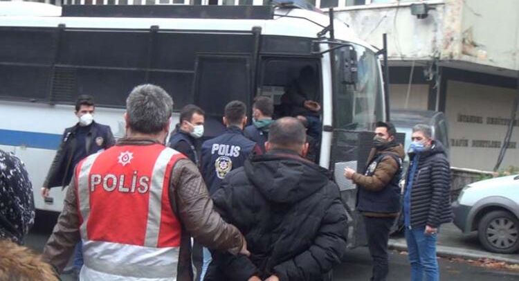 Mağdurlardan aldıkları paralarla fotoğraf çektiren dolandırıcılar yakalandı! 7