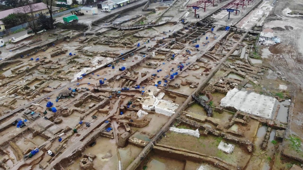 Haydarpaşa'nın altından toplu mezar ve kilise çıktı! 6