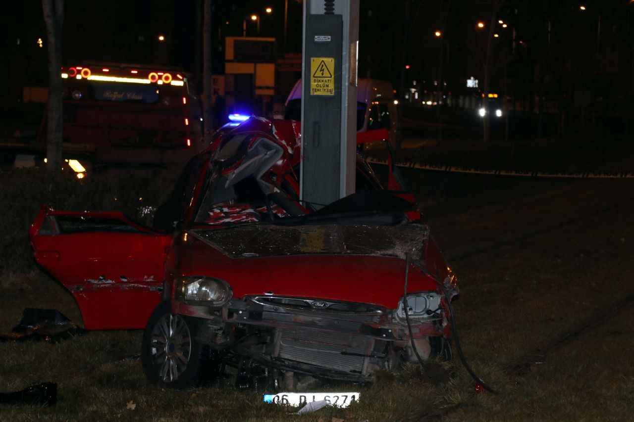 Tramvay direğine saplandı 4