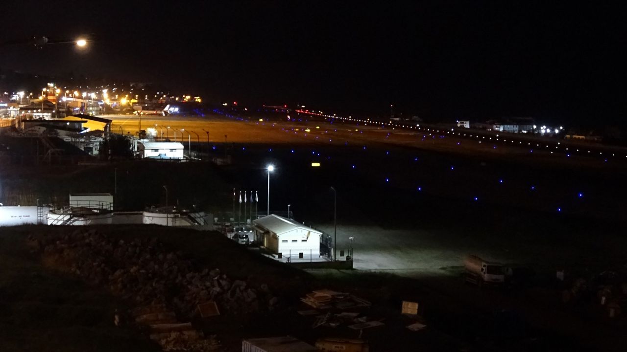 Trabzon Havalimanı'nda uçuşlar durdu 1