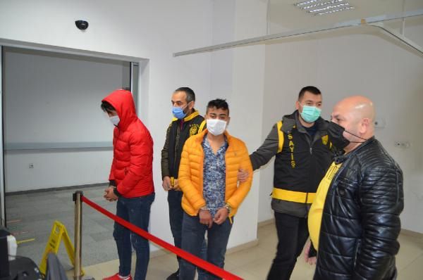 Kısıtlamayı ihlal edip polisten otomobille kaçan şüpheliden şaşkına çeviren sözler! 2
