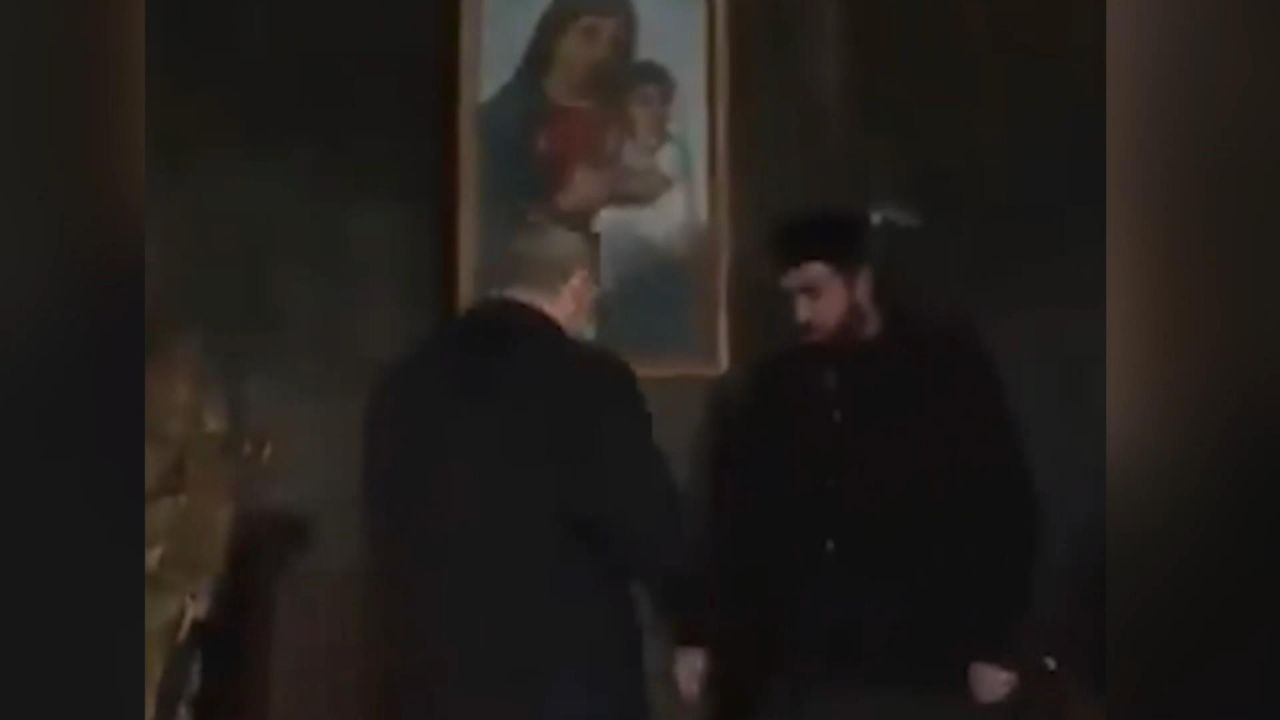 Paşinyan kiliseden bile kovuldu 1