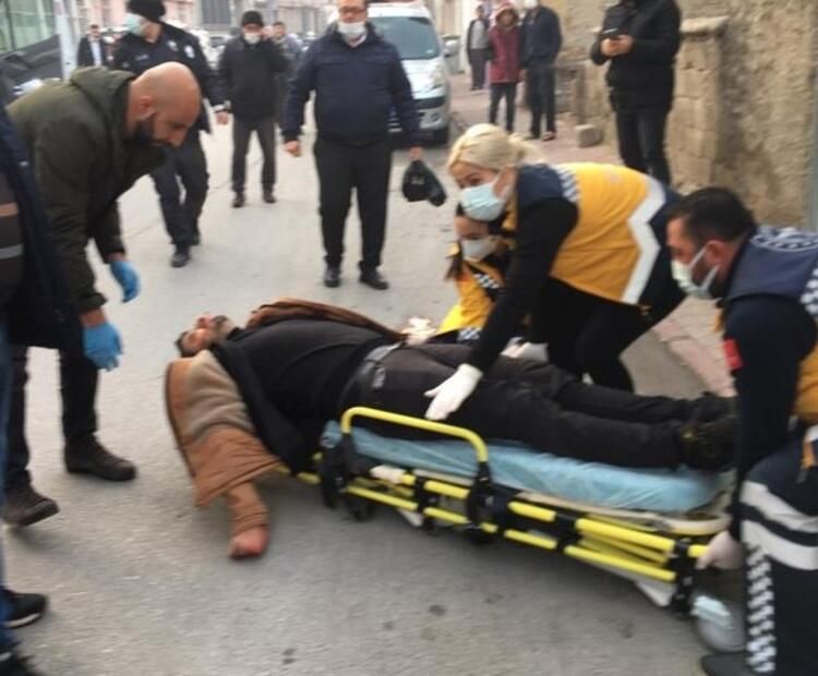 Eşini sokak ortasında öldürüp intihara kalkıştı 11