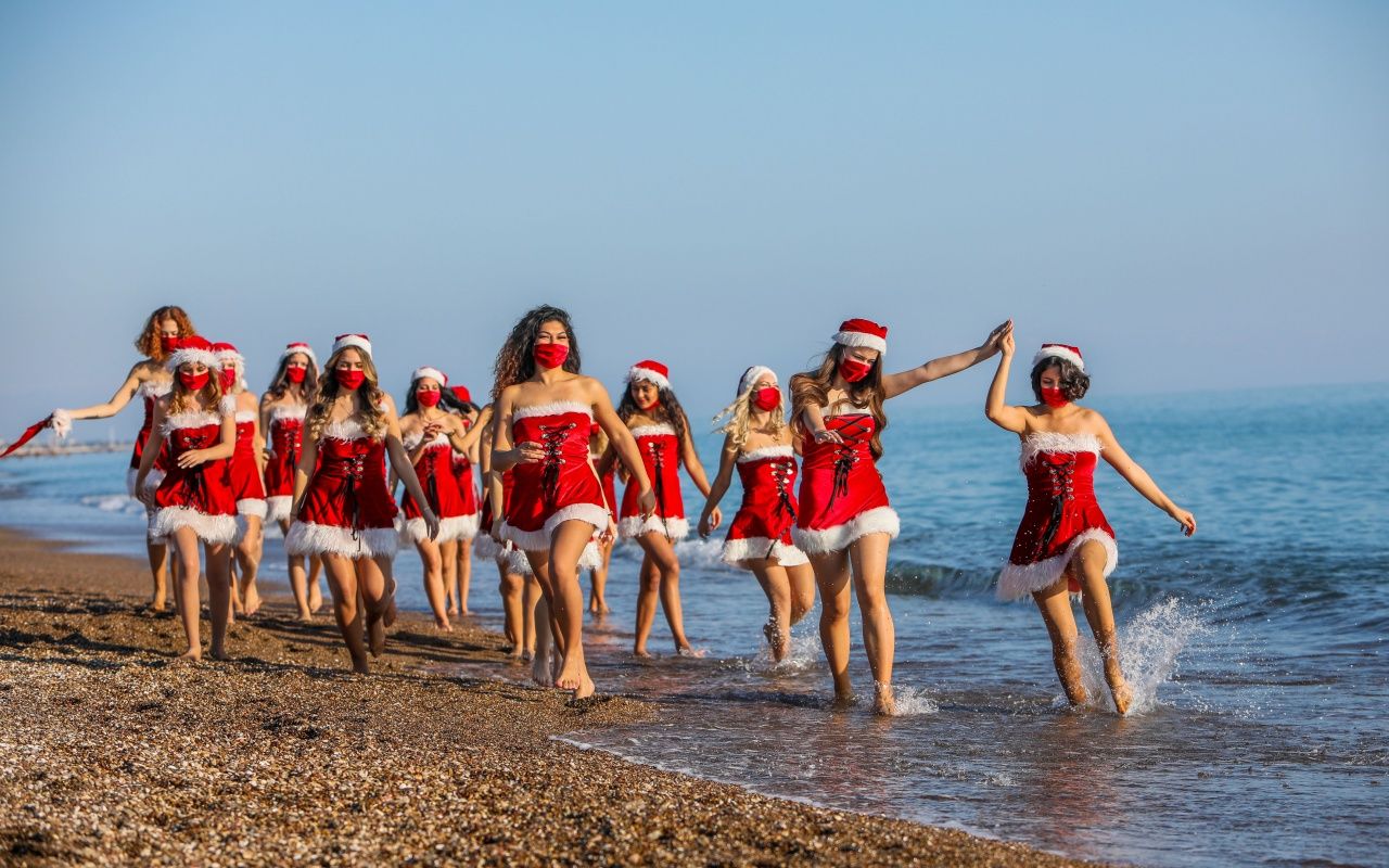 Antalyalı noel anneler ilk kez maskeli 3