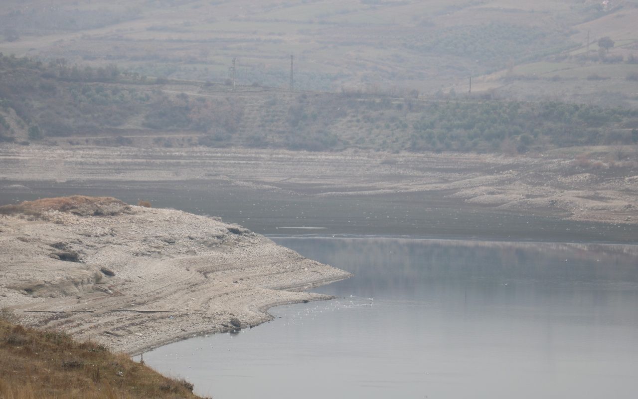 Sular çekildi, tarihi köprü ortaya çıktı 6