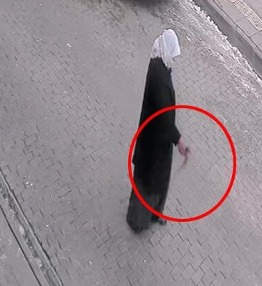 Sokak ortasında saç koparan kavga! 6