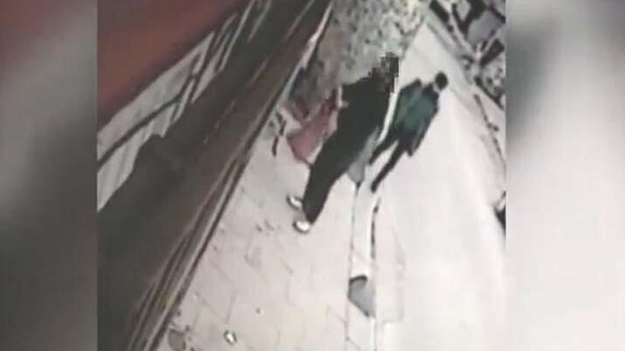 Beykoz'da bayrakları yere atan şüpheli yakalandı! 1