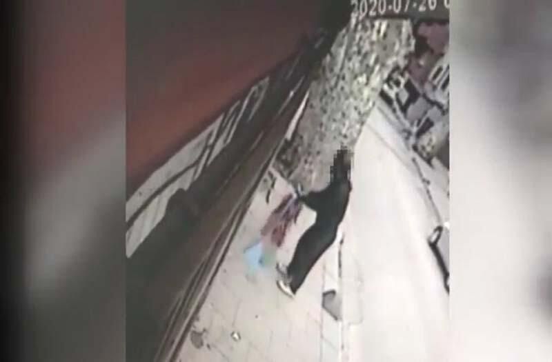 Beykoz'da bayrakları yere atan şüpheli yakalandı! 3