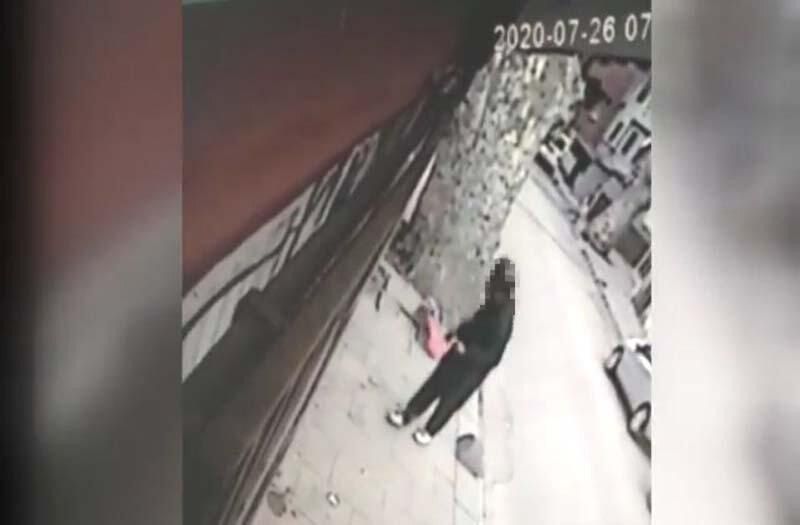 Beykoz'da bayrakları yere atan şüpheli yakalandı! 4