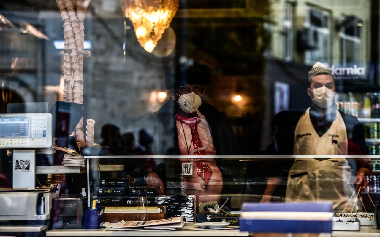 Tuhaf giyimli turist ilgi odağı oldu 5