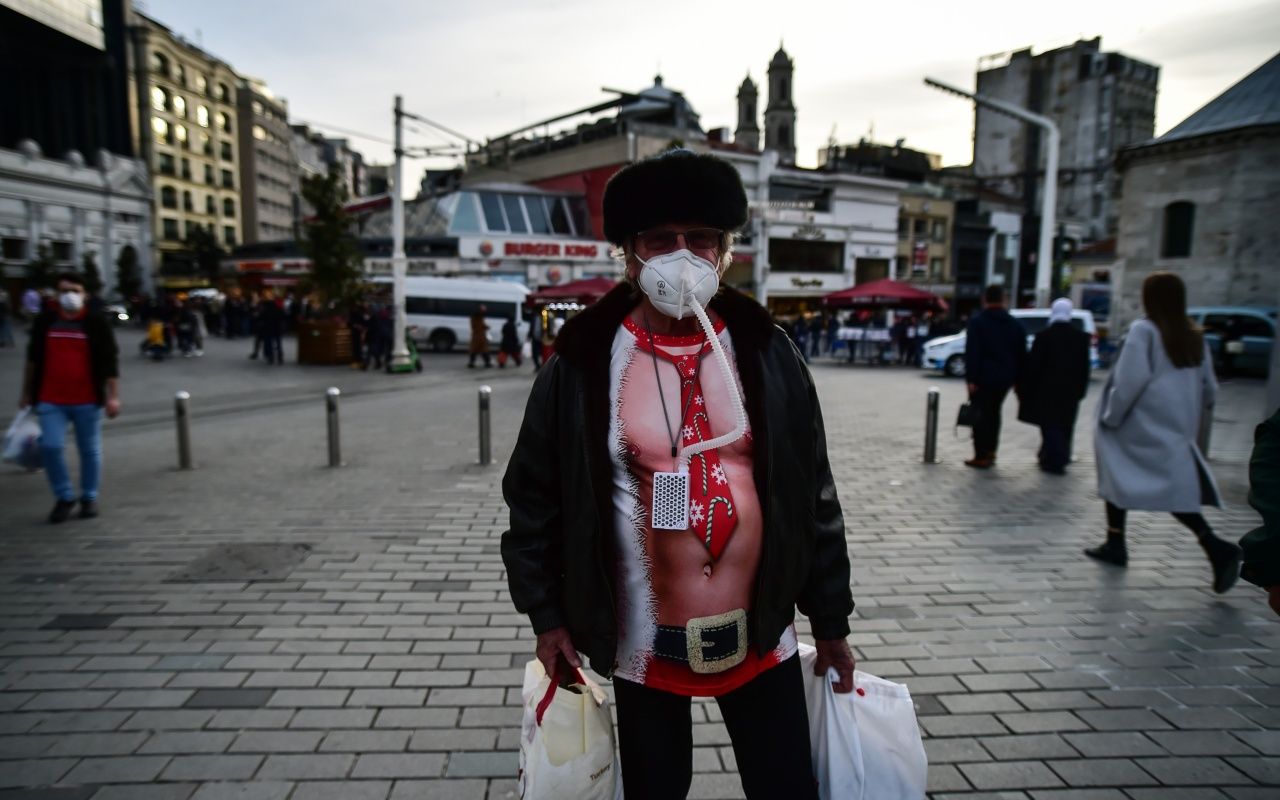 Tuhaf giyimli turist ilgi odağı oldu 3
