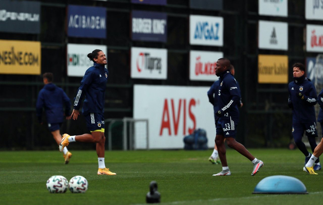 Samatta, Valencia, Lemos ve Tolga takımla çalışmalara başladı 1